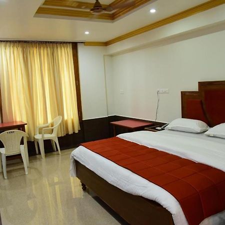 Hotel Chembiyan Pudukkottai Bagian luar foto