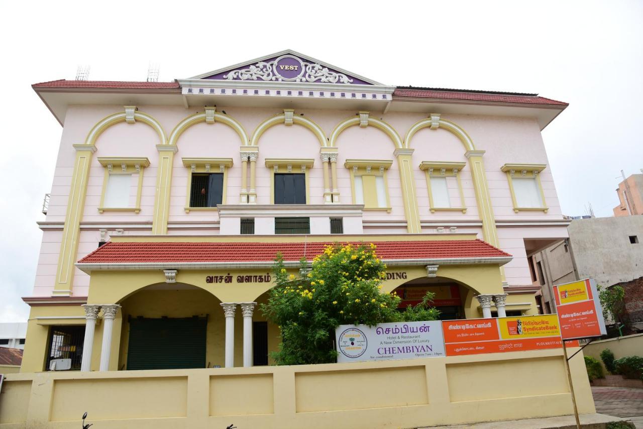 Hotel Chembiyan Pudukkottai Bagian luar foto