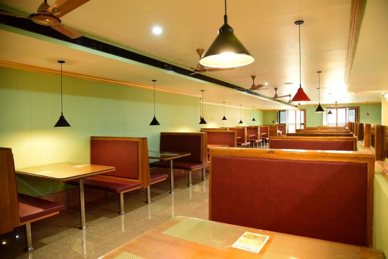 Hotel Chembiyan Pudukkottai Bagian luar foto
