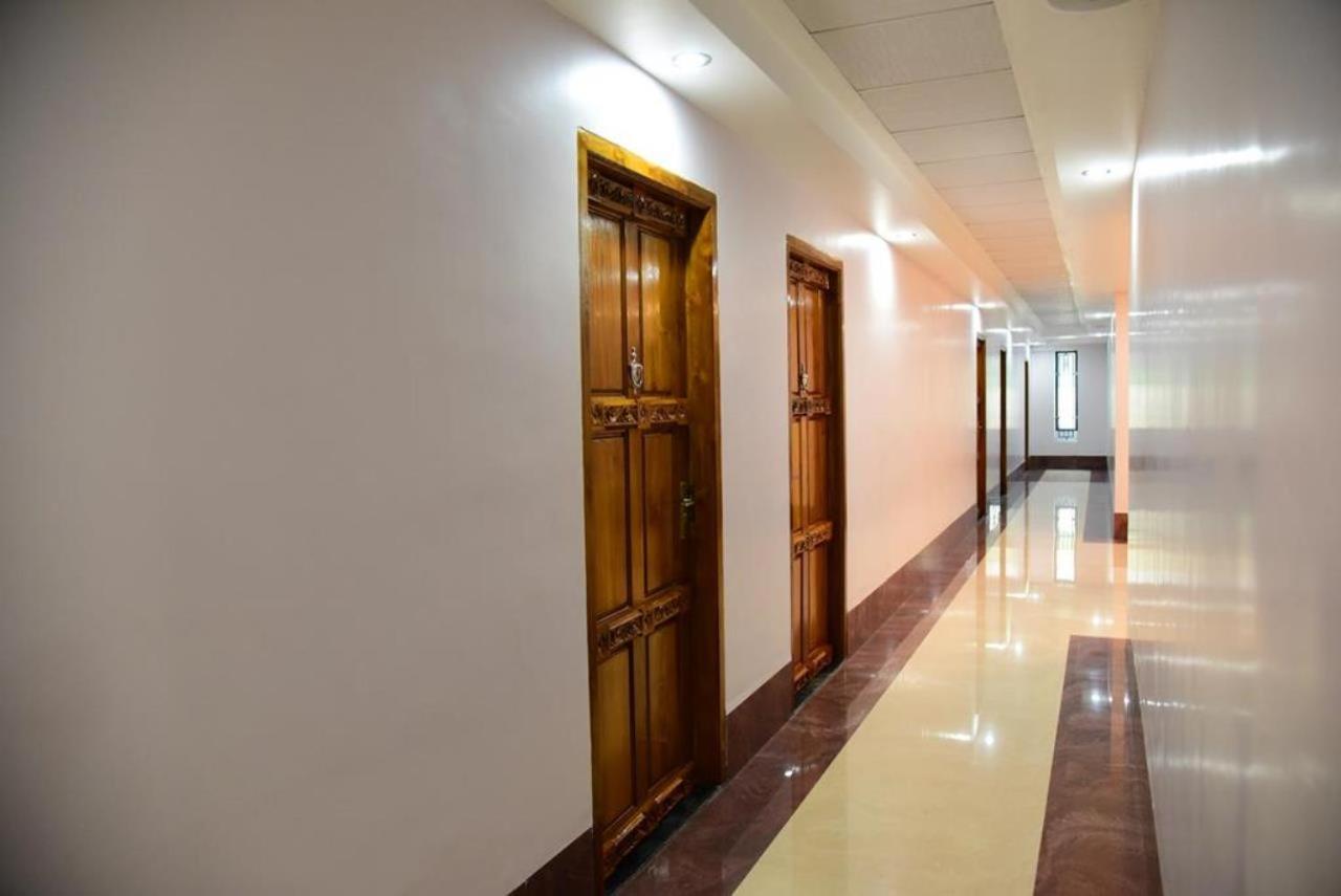 Hotel Chembiyan Pudukkottai Bagian luar foto