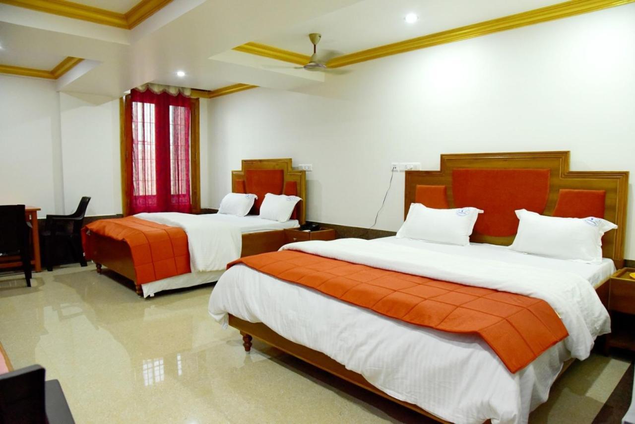 Hotel Chembiyan Pudukkottai Bagian luar foto